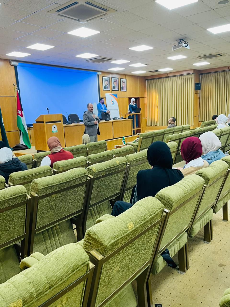 ورشة متقدمة حول أدوات الذكاء الاصطناعي تنظمها عمادة شؤون الطلبة